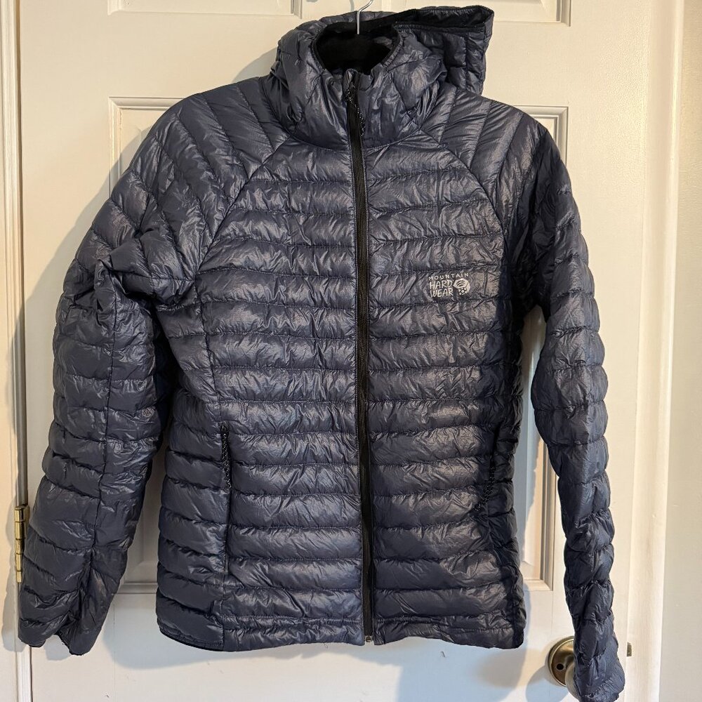 Mountain Hardware 1000 loft down jacket in gorgeous blue color mens S/womens M